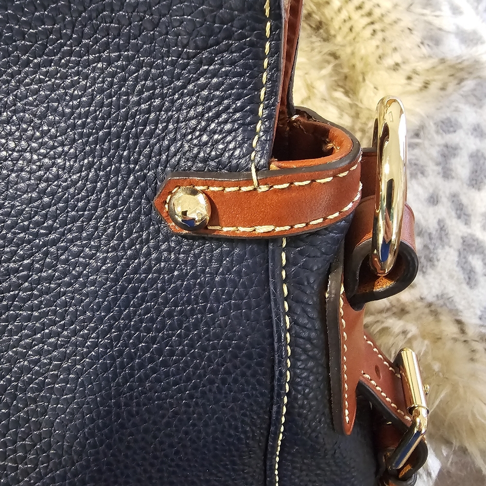 2 piece Dooney and Burke navy shoulder bag and kiss lock card holder. - Picture 6 of 10